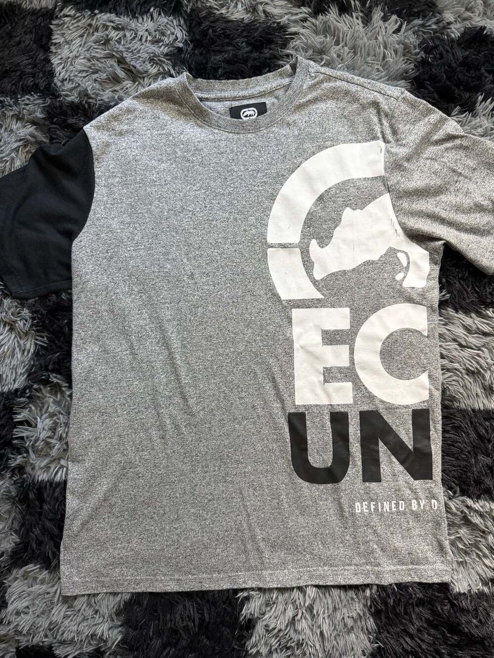 Y2K Ecko Unltd. Men's Gray and Black Colorblock Graphic Crew Neck T-Shirt Size M